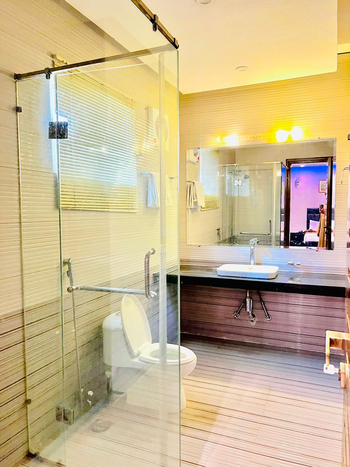 Deluxe Double Room (2 Adults + 1 Child)